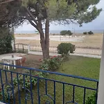 Ваканционна къща By The Sea Dome *